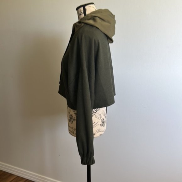 Zara Long Sleeved Crop Top in Army Green Color Size Small - Picture 2 of 4